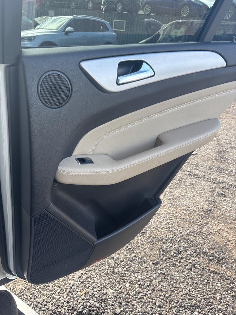 [MTD-532263] Panel interior puerta trasera derecha Mercedes-Benz M-Class 2012 ML 350