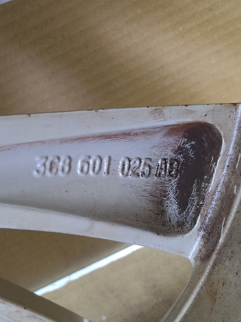 [MTD-534503] Llanta de aleación de aluminio para Volkswagen Scirocco III 2.0 TDI (2009)