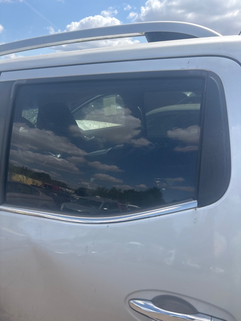 [MTD-532085] Cristal de puerta trasera izquierda Nissan Navara NP300 2018 plateado