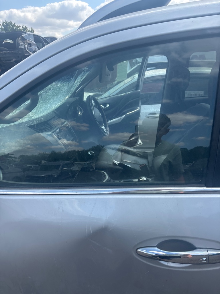 [MTD-532096] Cristal de puerta delantero izquierdo Nissan Navara NP300 2018 KL0 silver