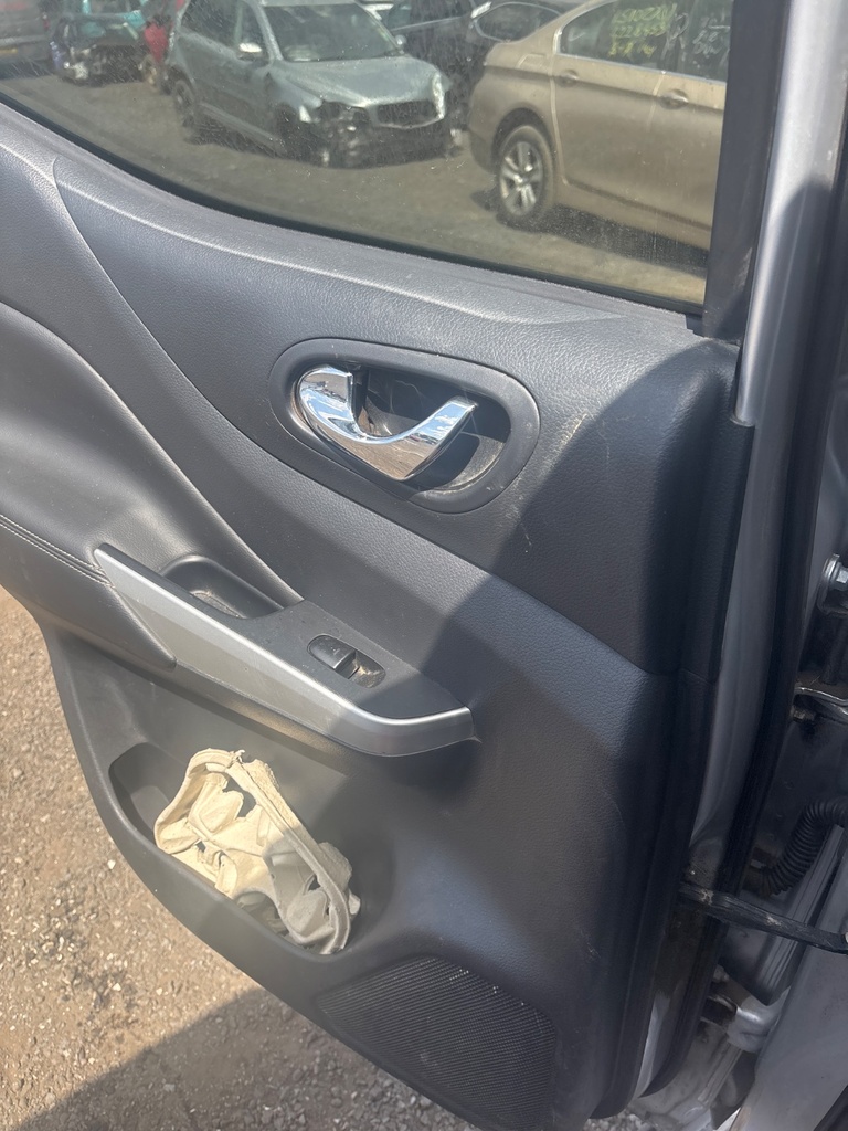 [MTD-532089] Panel interior de puerta trasera izquierdo Nissan Navara NP300 2018 KL0