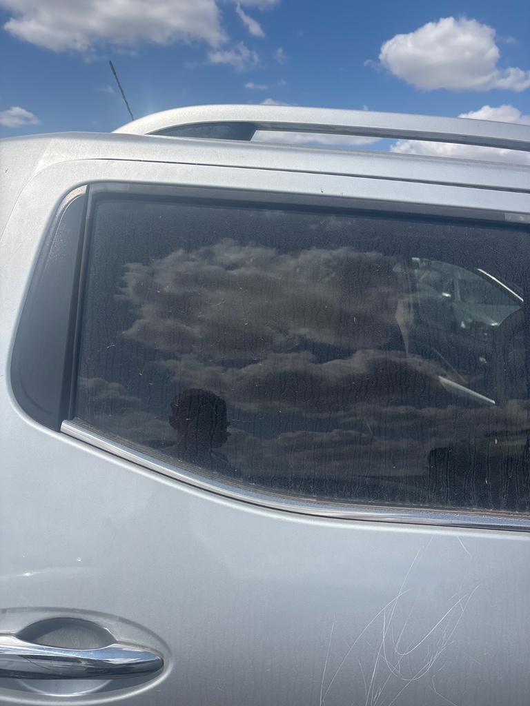[MTD-532103] Cristal puerta trasera derecha Nissan Navara NP300 2018 plateado