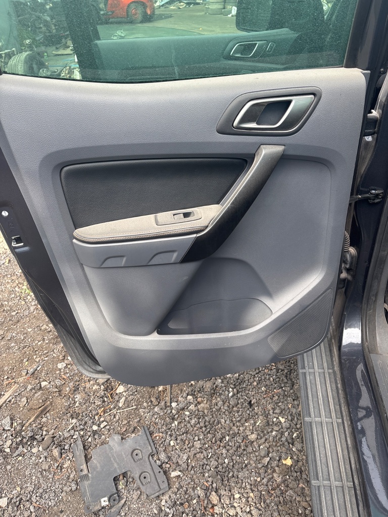 [MTD-532342] Panel interior de puerta trasera izquierdo Ford Ranger 2019 Sea Grey