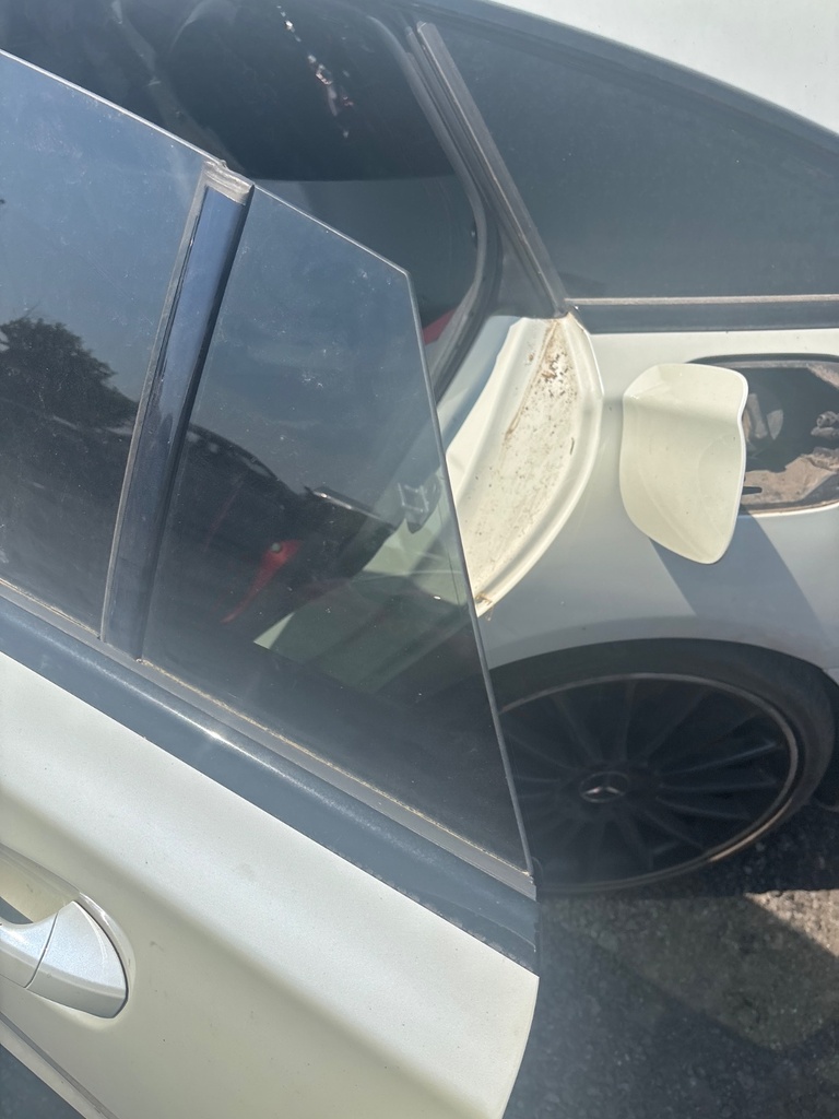 [MTD-533395] Cristal de puerta triángulo trasero izquierdo Mercedes-Benz CLA X117 2015