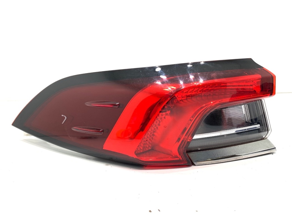 [STARK-887361] Piloto trasero izquierdo Toyota Corolla sedan (_E21_) 1.6 VVTi (ZRE210) 2019-2022