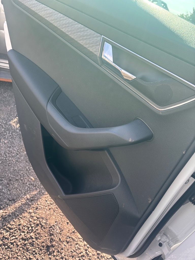 [MTD-532293] Panel interior de puerta trasera izquierdo Skoda Karoq NU7 2025 S9R moon