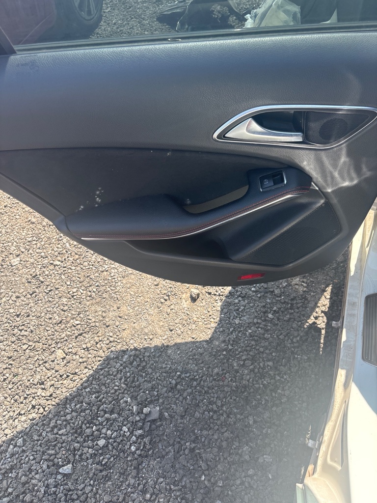 [MTD-533400] Panel interior de puerta trasera izquierdo Mercedes-Benz CLA X117 2015