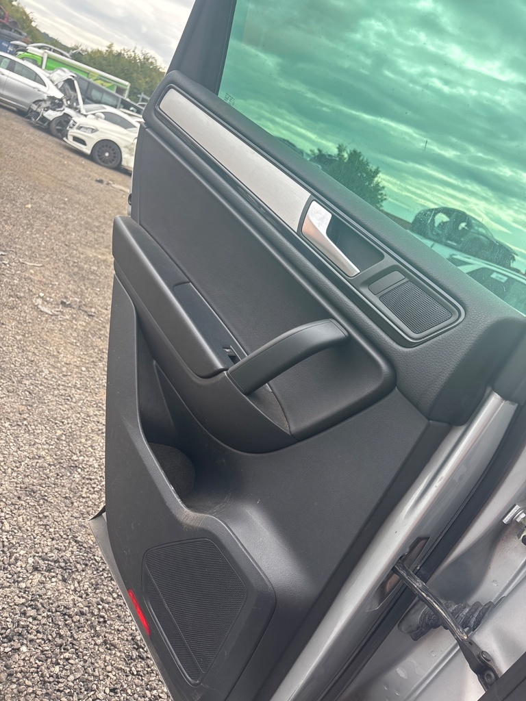 [MTD-533541] Panel interior de puerta trasera izquierdo VW Touareg 7P5 2012