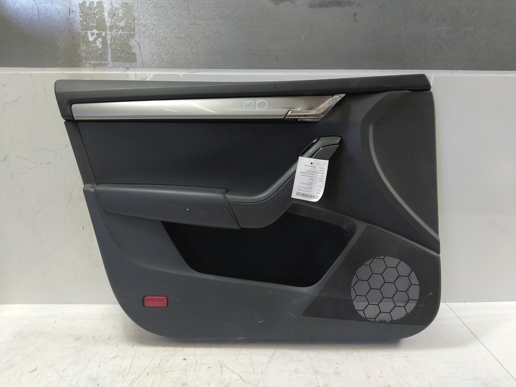 [MTD-534054] Revestimiento de puerta Skoda Octavia III 5E5 2016 CRMB CRM 2.0 TDI 5E0837247