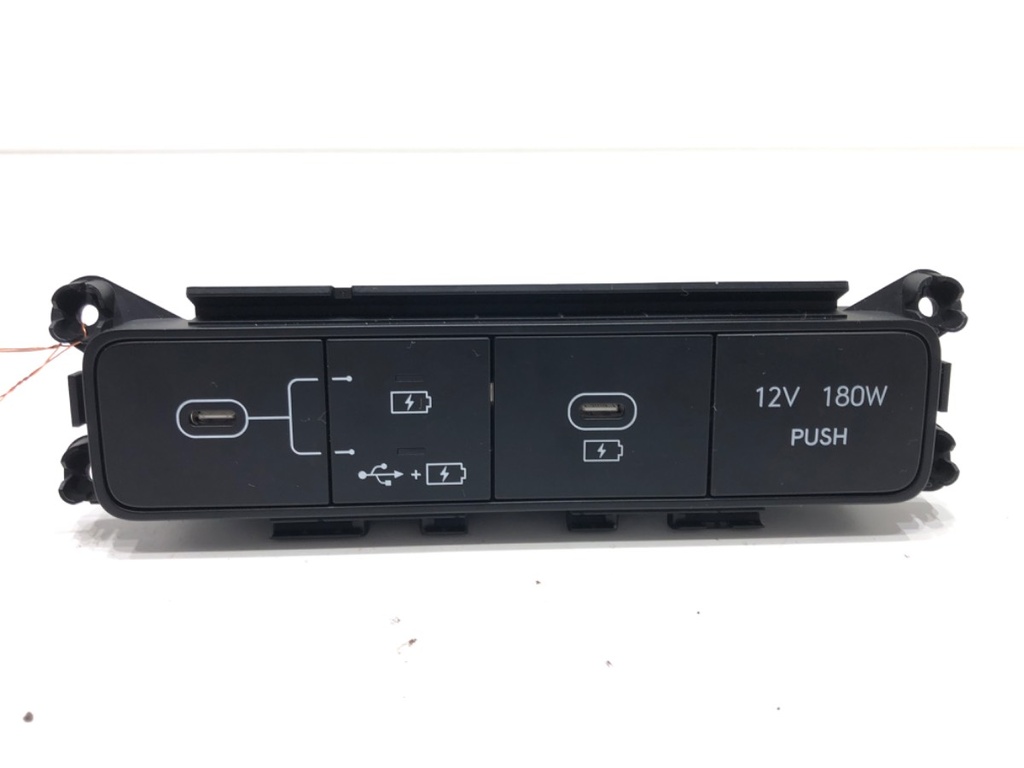 [STARK-807994] Puerto USB Hyundai Kona II (SX2) 2022- Original OEM 961A0BE000