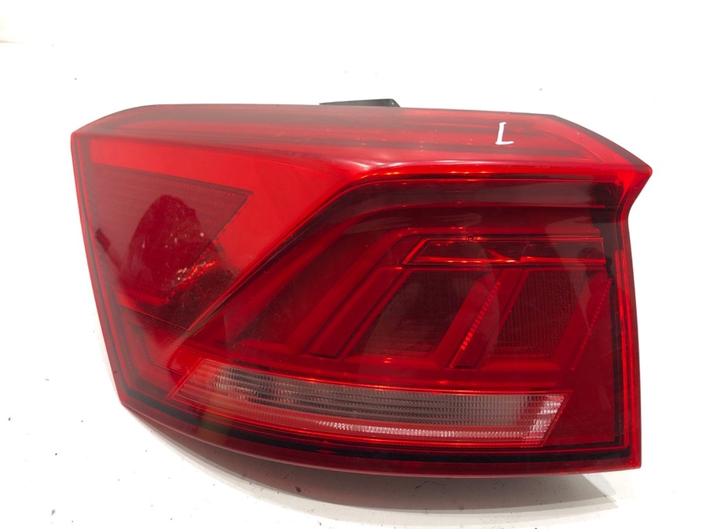 [STARK-808229] Piloto trasero izquierdo VW T-Roc (A11) 2017-2022