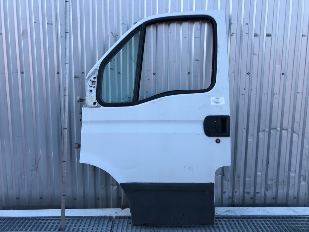 [STARK-808876] Puerta delantera izquierda IVECO DAILY III 1997-2009