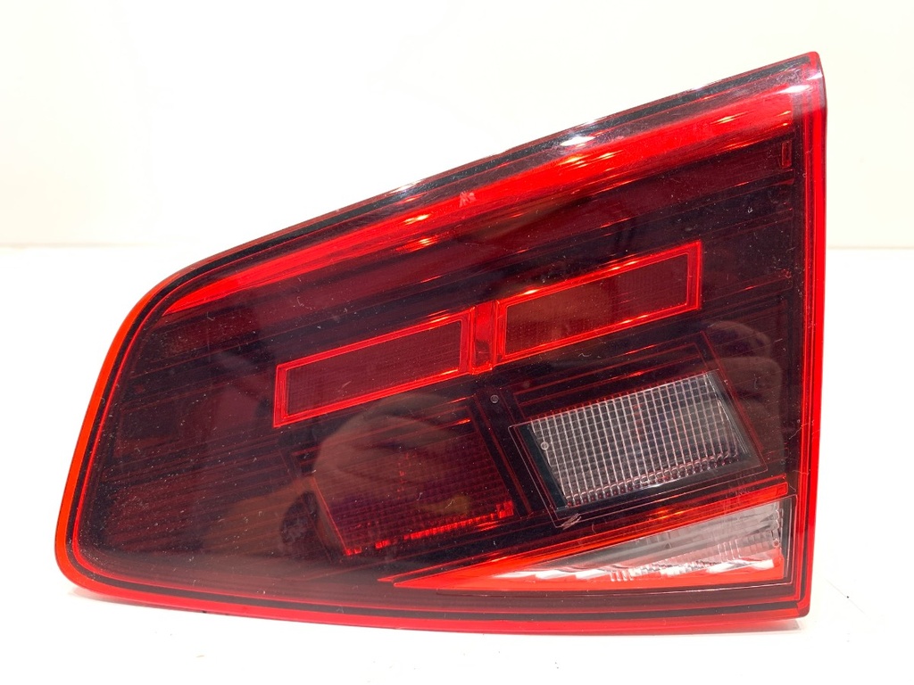 [STARK-884395] Piloto trasero derecho VW Passat B8 (3G2, CB2) 2014-2022
