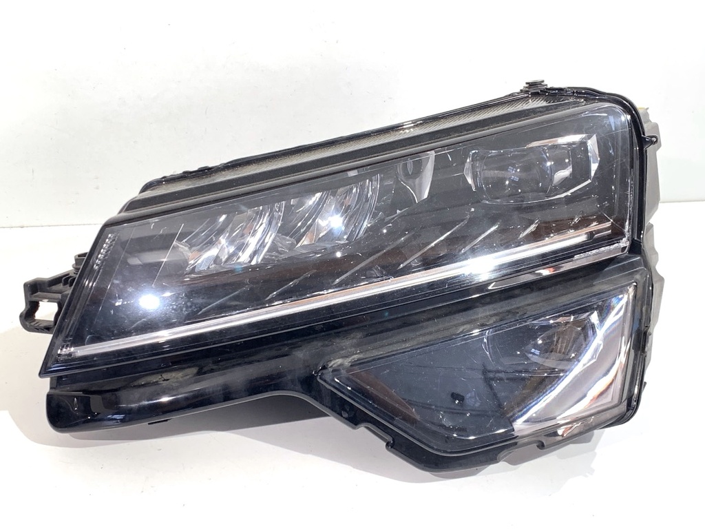 [STARK-893168] Faros delanteros izquierdo SKODA KAROQ (NU7, ND7) 2017 - 2022