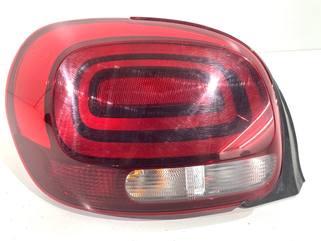 [STARK-904967] Piloto trasero izquierdo CITROEN C3 III (SX) 1.2 PURETECH 110 81 kW 2016-2024