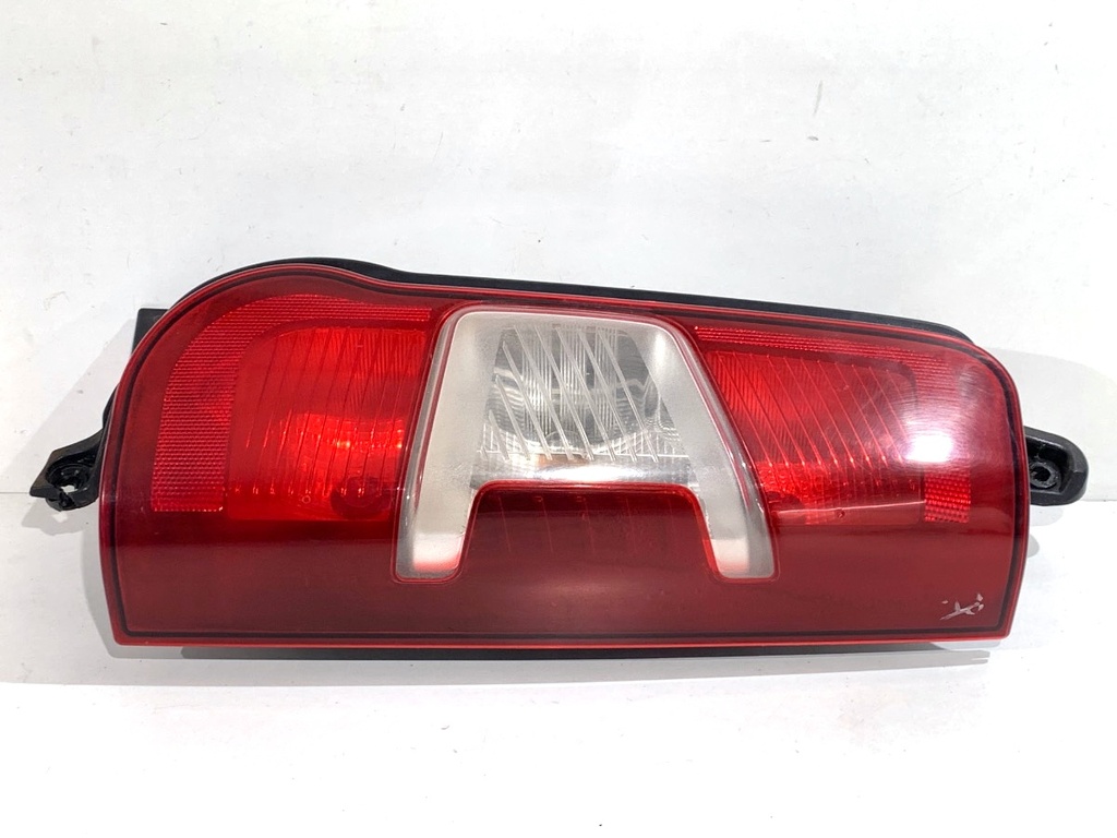 [STARK-810240] Piloto trasero derecho TOYOTA PROACE CITY 1.5 D-4D 100 75 kW 2019-2022