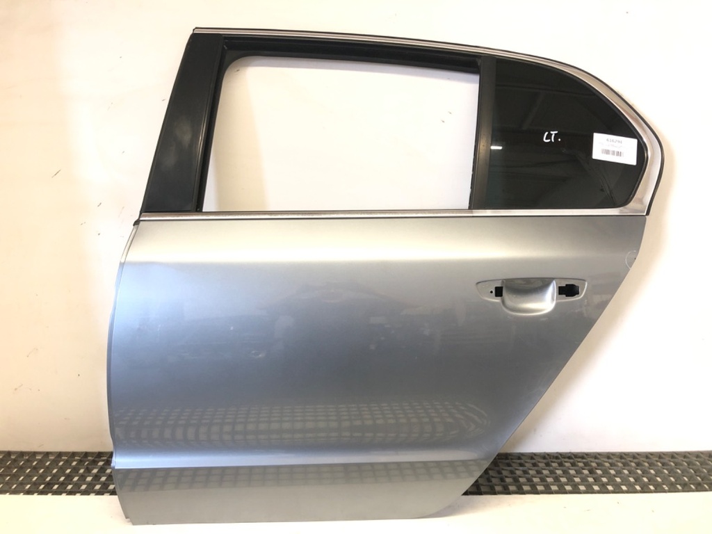 [STARK-616294] Puerta trasera izquierda SKODA SUPERB II (3T4) 2008-2015