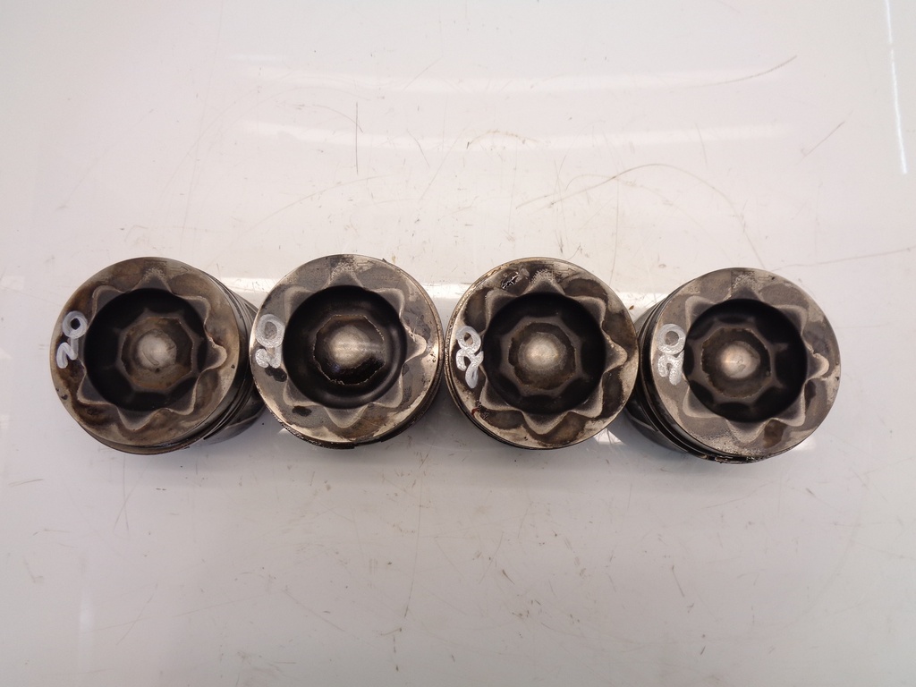 [MTD-377394] Juego de 4 pistones para Audi A4 A5 Seat Exeo 2.0 TDI CAGA CAG 03L G