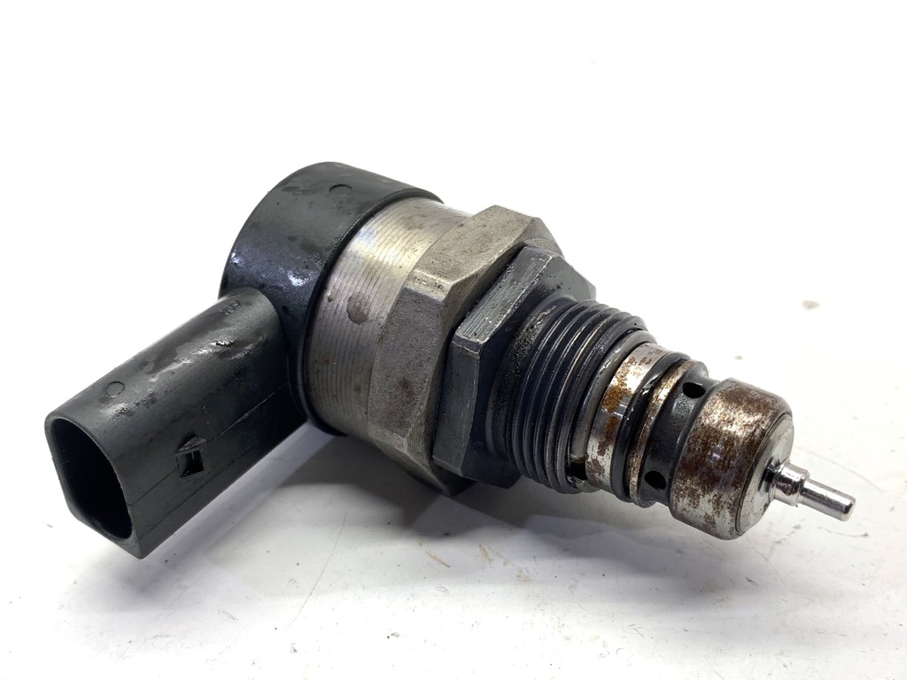 [STARK-883954] Regulador de presión de combustible VW Touareg (7LA, 7L6, 7L7) 3.0 V6 TDI 176 kW (240 CV) 2007-2010