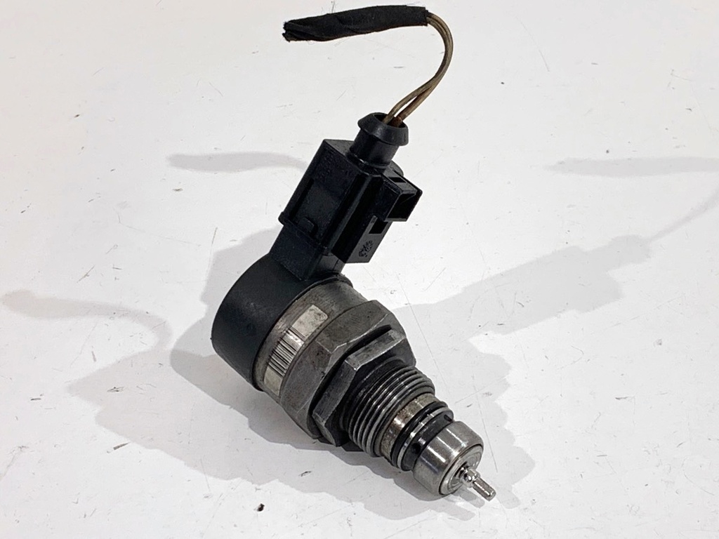 [STARK-899126] Regulador de presión de combustible VW Phaeton (3D) 3.0 V6 TDI 2002-2016