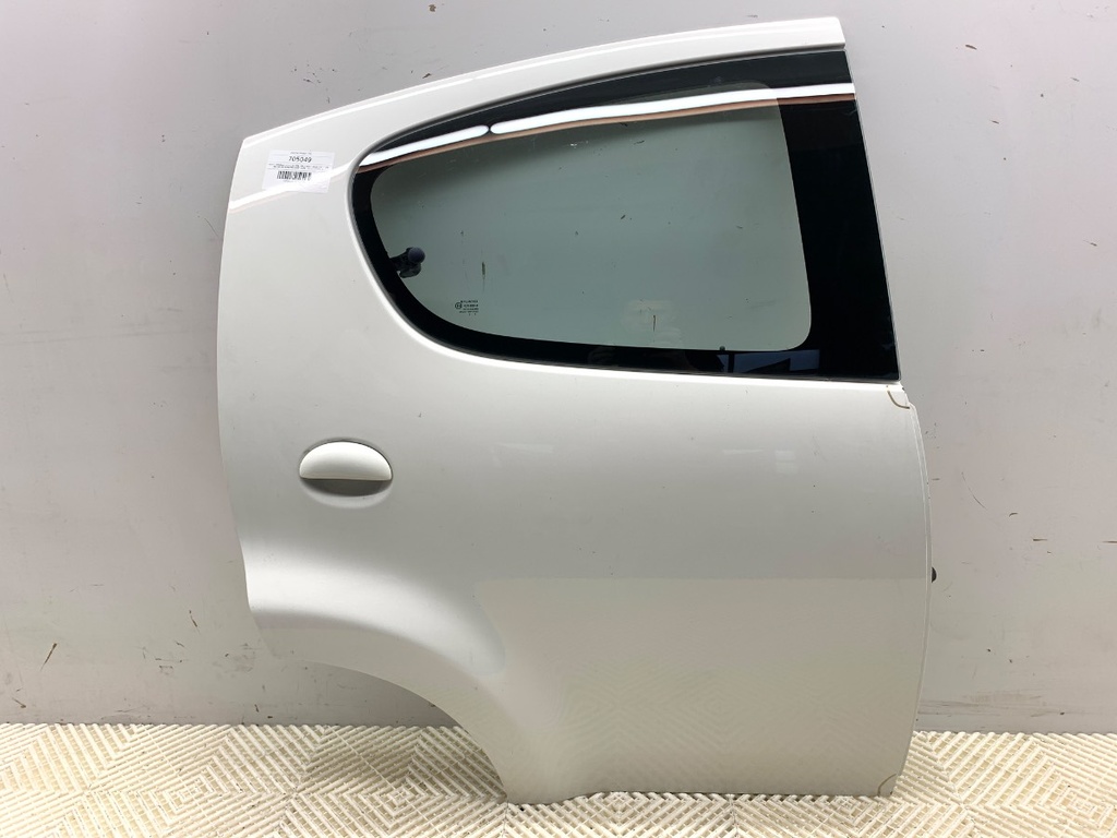 [STARK-705049] Puerta trasera derecha CITROEN C1 (PM_, PN_) 2005-2014 1.0 50kW 68CV gasolina Código pintura KWD
