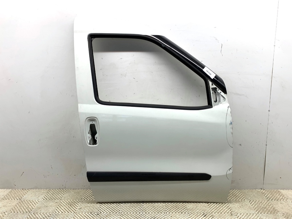 [STARK-717004] Puerta delantera derecha Fiat Doblo Autobus (263_) 2009-2022