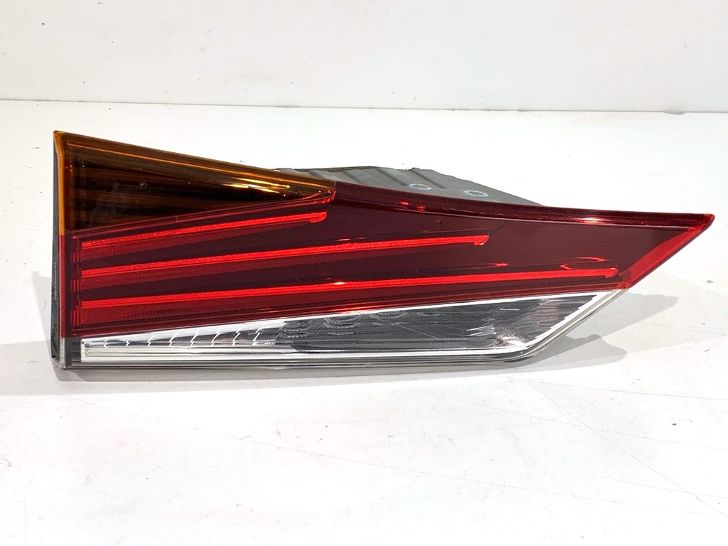 [STARK-863642] Piloto trasero izquierdo LEXUS IS III (_E3_) 2013 - 2022