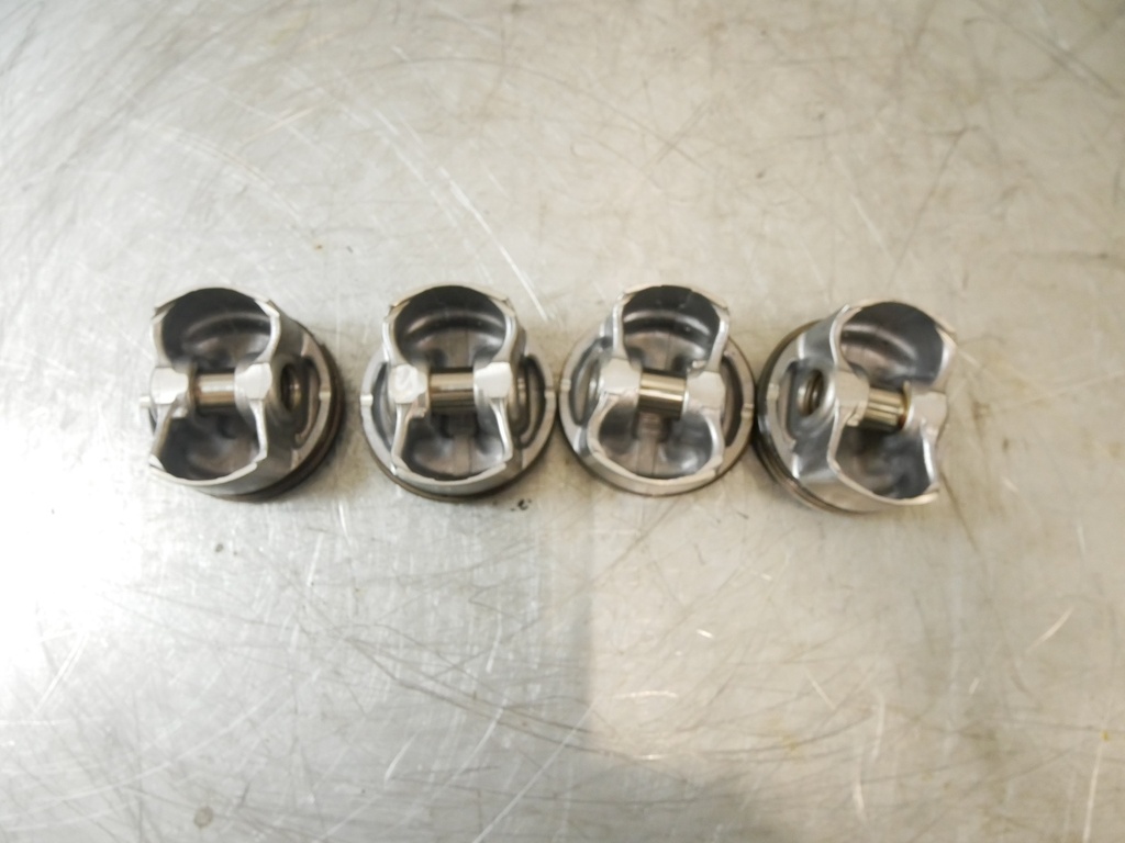 [MTD-427651] 4 x pistones para Mercedes GL 450 X163 4.7 V8 M 273.923