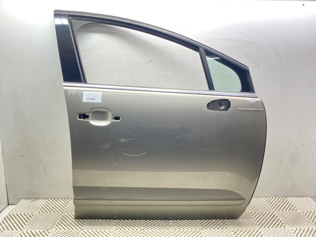 [STARK-651256] Puerta delantera derecha PEUGEOT 5008 (0U_, 0E_) 1.6 16V 115 kW 2009-2017