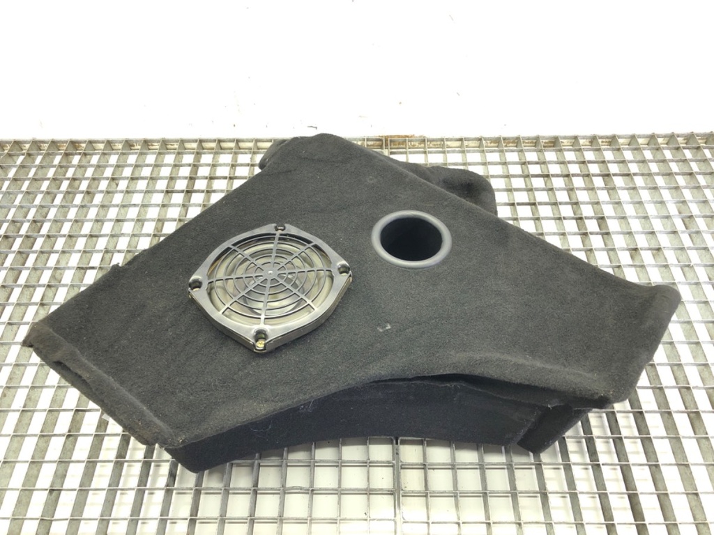[STARK-610313] Subwoofer Porsche Cayenne (9PA) 2002-2010