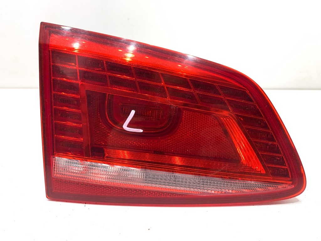 [STARK-767996] Piloto trasero izquierdo VW Passat B7 Variant (365) 1.8 TSI 118 kW 2010-2014