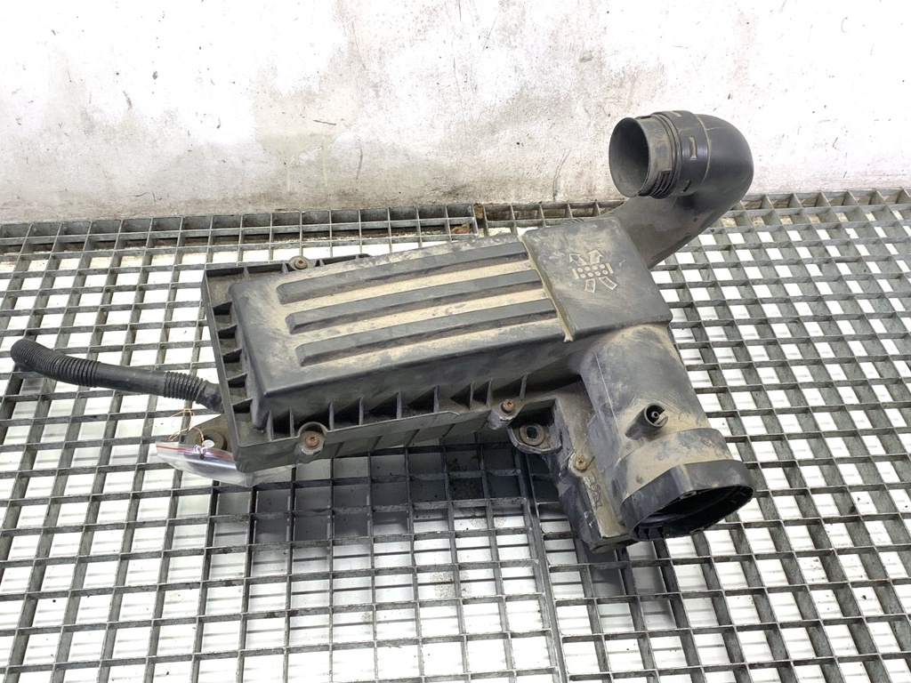[STARK-829998] Caja de filtro de aire para VW Passat B7 Variant 2.0 TDI