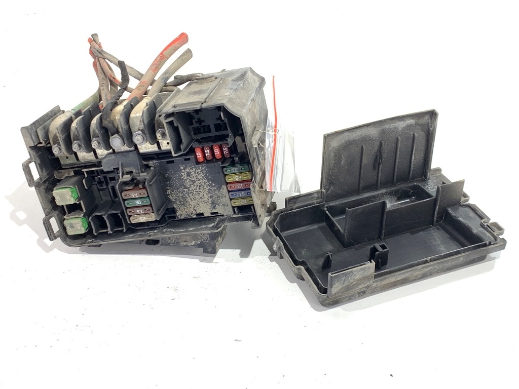 [STARK-841723] Caja de fusibles SKODA FABIA III Kombi (NJ5) 2014-2022 1.0 55 kW