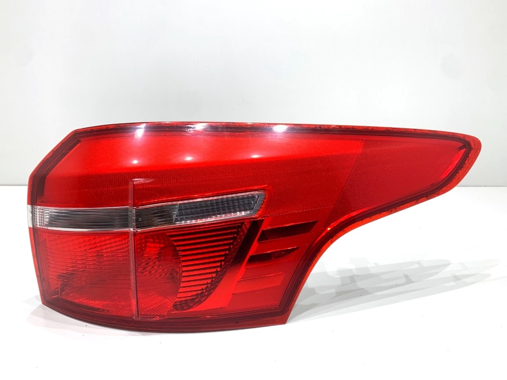 [STARK-863039] Piloto trasero derecho para Ford Focus III Turnier 2010-2022
