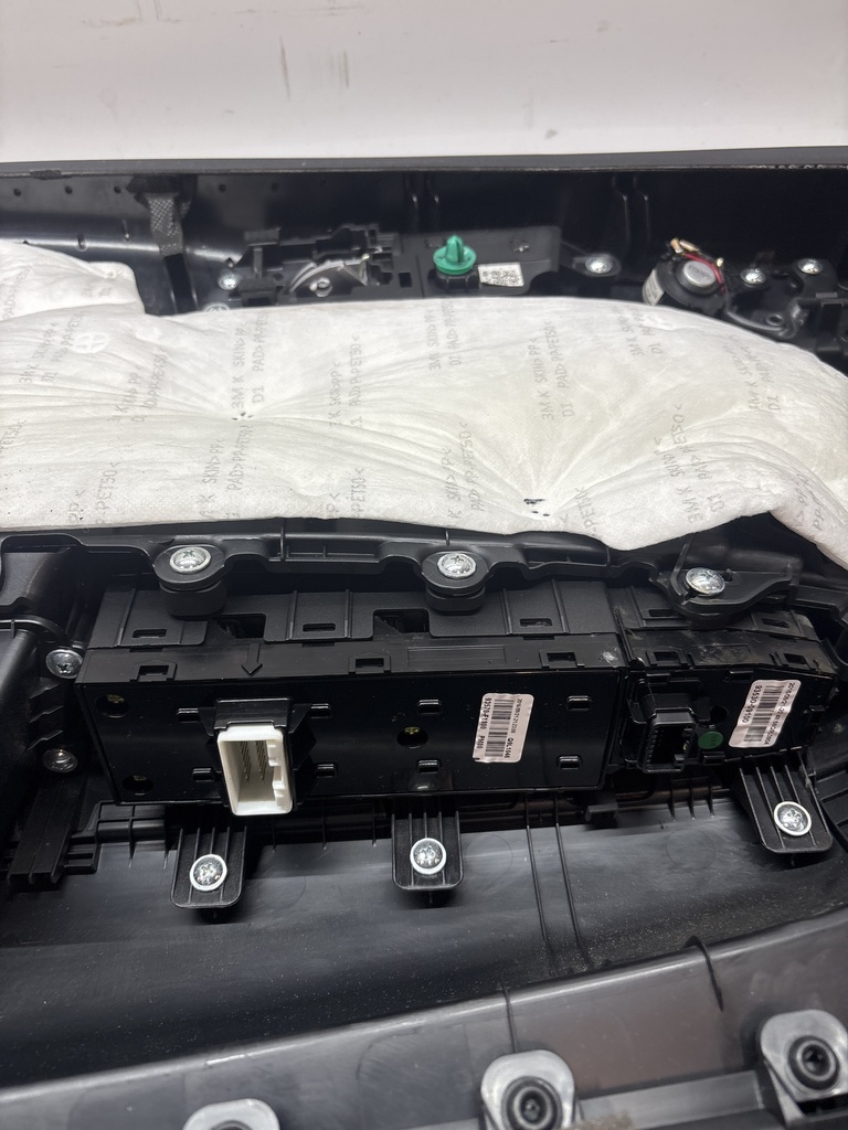 [MTD-498801] Panel de la puerta delantera derecha Kia Sportage MK4 QLE 1.6 Gasolina G4FD 82361-F1000