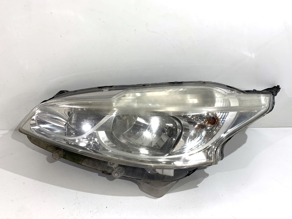 [STARK-793098] Faro delantero izquierdo PEUGEOT 208 I (CA_, CC_) 2012-2022