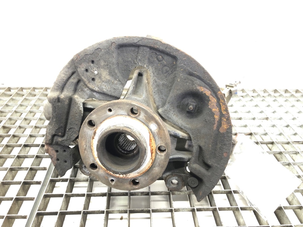 [STARK-810185] Cubo de rueda delantero derecho Toyota Proace City 1.5 D-4D 100 (102 CV) 2019-2022