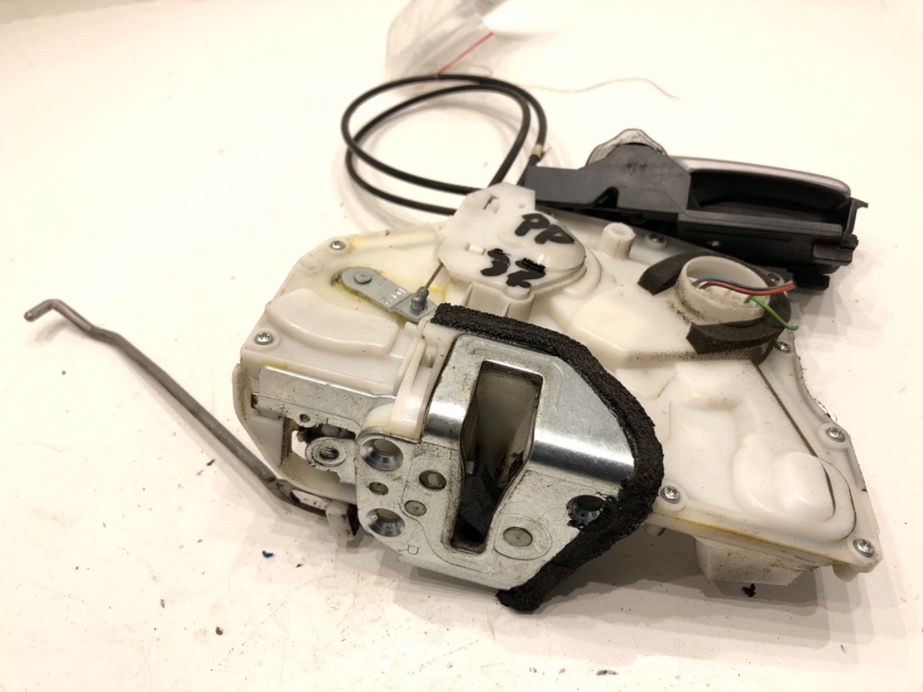 [STARK-752372] Cerradura de puerta delantera derecha SUZUKI SWIFT III (MZ, EZ) 2005-2022