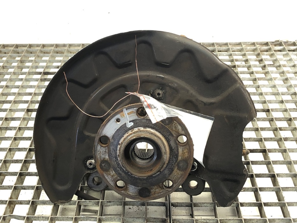 [STARK-754544] Mangueta delantera izquierda VW Golf VII Variant 1.6 TDI 81 kW