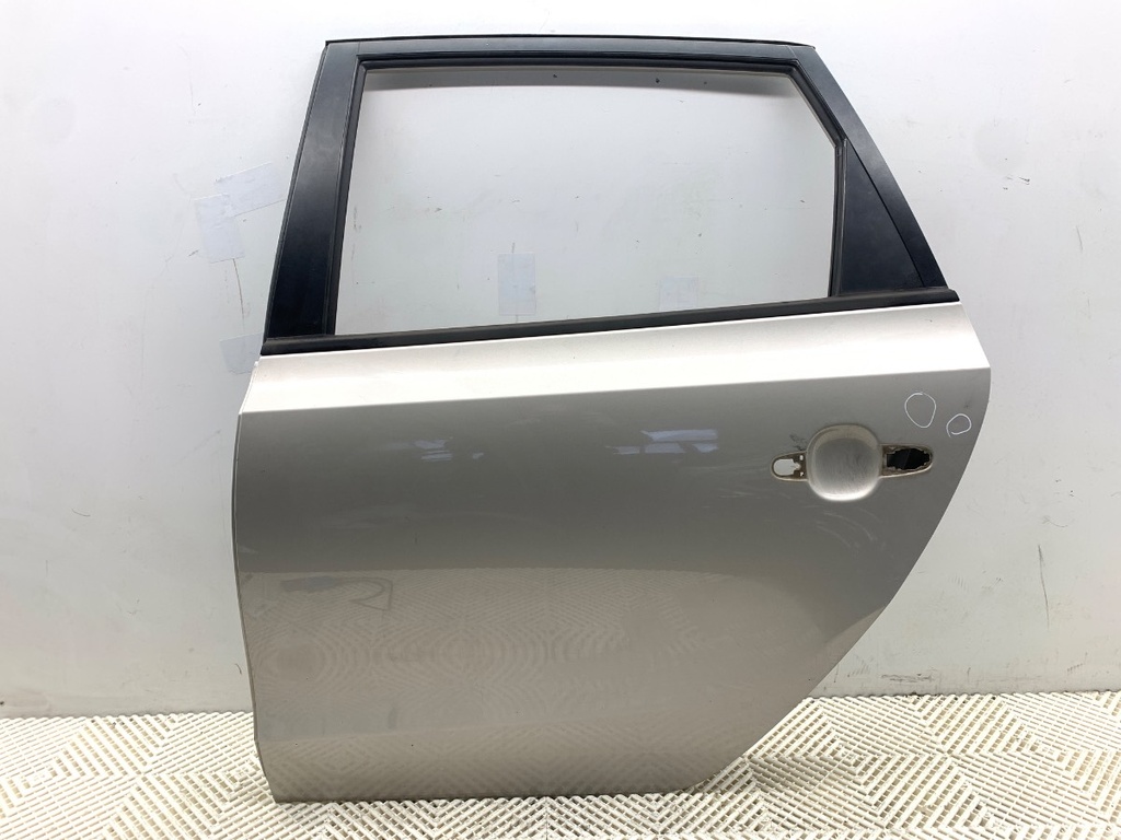[STARK-798897] Puerta trasera izquierda HYUNDAI i30 Kombi (FD) 2007-2012