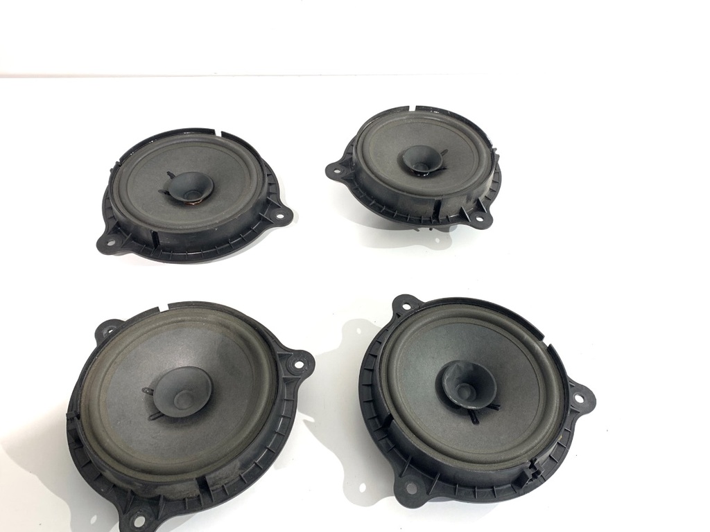 [STARK-813309] Equipo de altavoces para Nissan Qashqai II (J11) 1.2 DIG-T 85 kW (115 CV) gasolina 2013-2022
