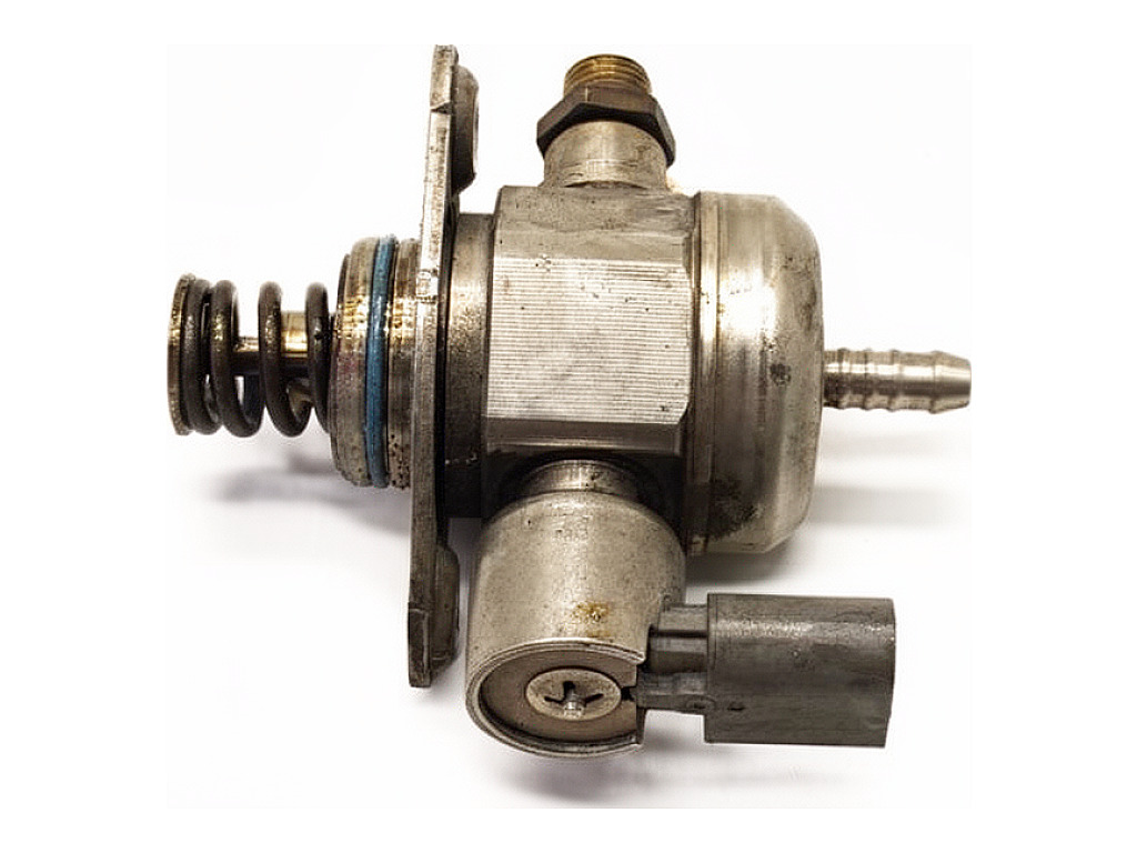 [STARK-932076] Bomba de alta presión VW Passat CC B6 2.0 TFSI 147 kW 2008-2012 06H127025N