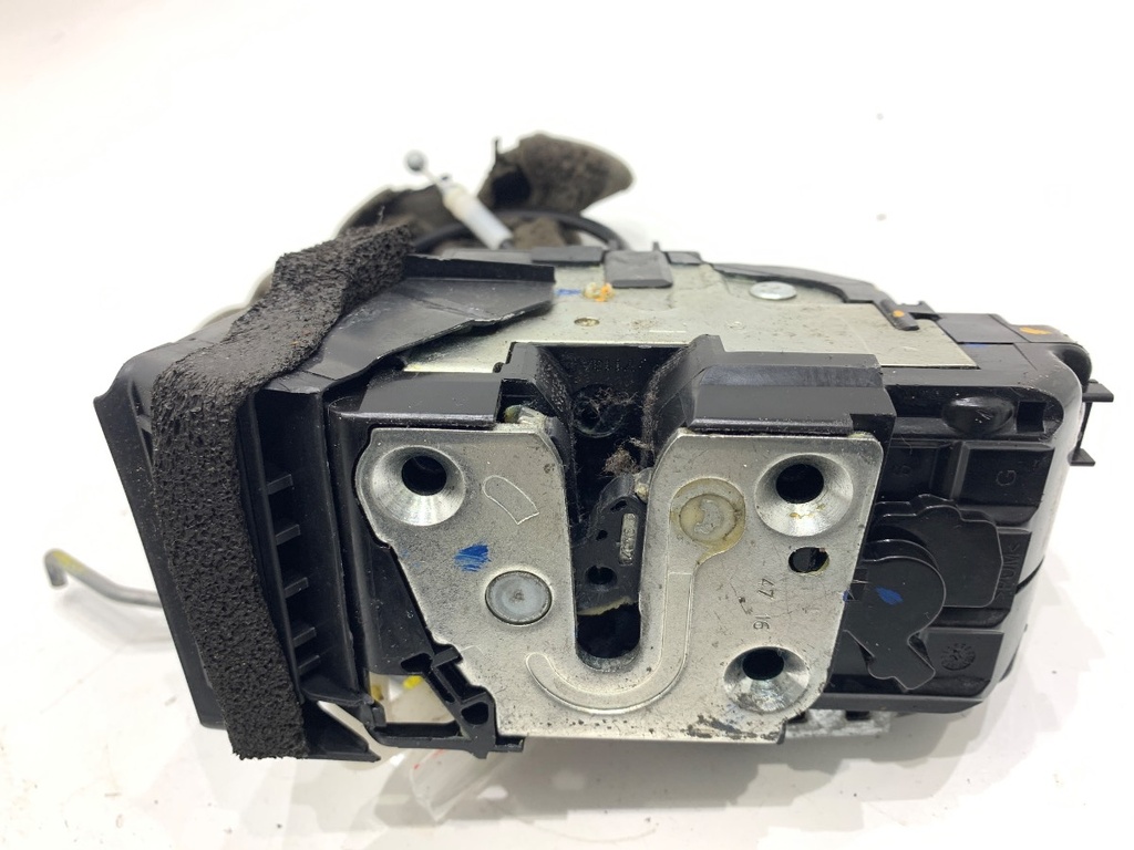 [STARK-842014] Cerradura de puerta delantera izquierda NISSAN JUKE (F15) 2010-2022 1.6 86 kW [117 KM]