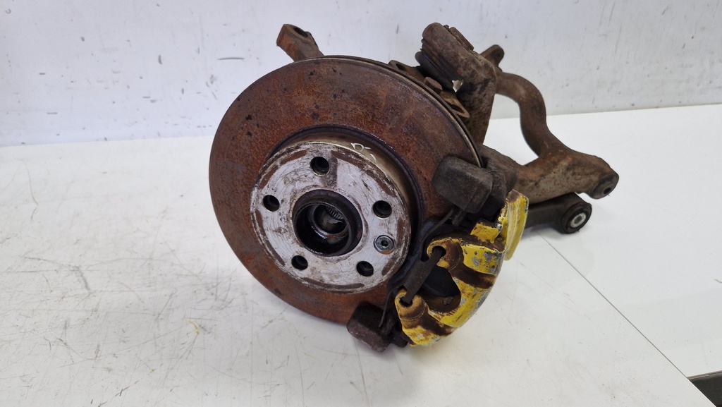 [MTD-509412] Cubo de volante delantero derecho VW Transporter T4 2.5 TDI AJT