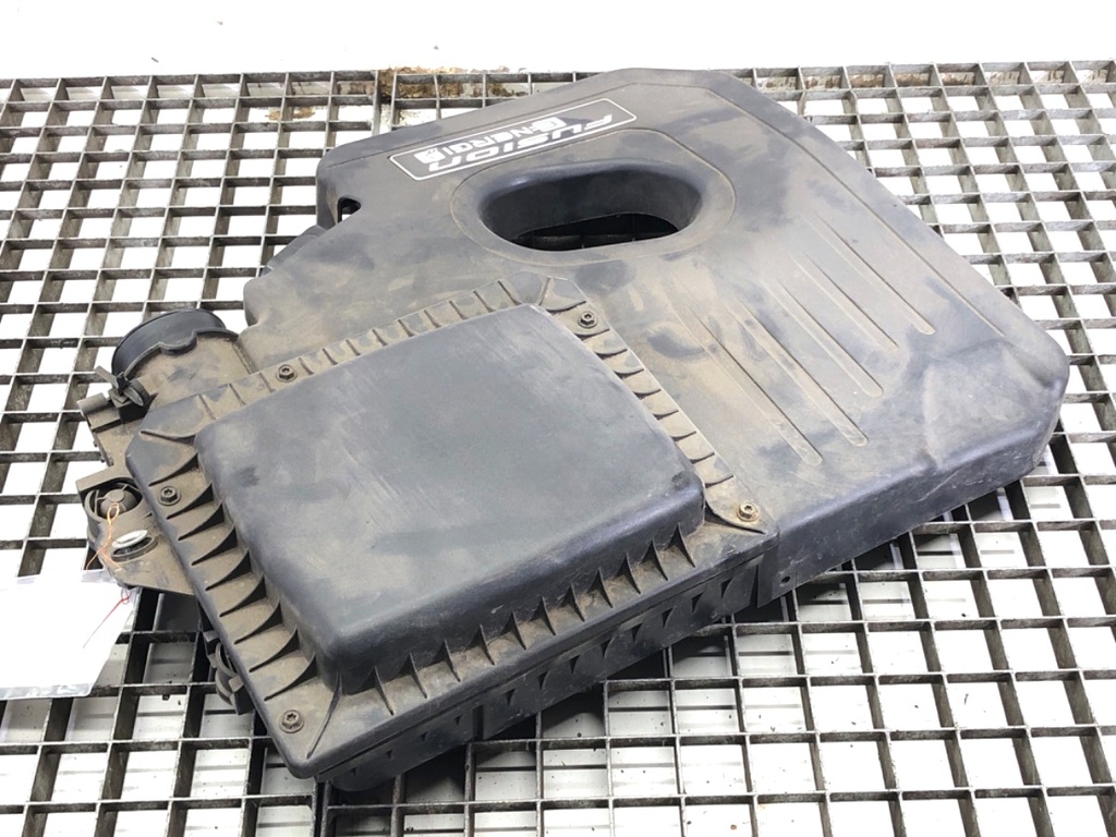 [STARK-716877] Caja de filtro de aire Ford Mondeo V sedan (CD) 2.0 Hybrid 2014-2022