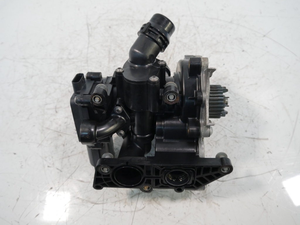 [MTD-490798] Carcasa del termostato Porsche Macan 95B 2.0 gasolina DKNA DKN 06L121111L
