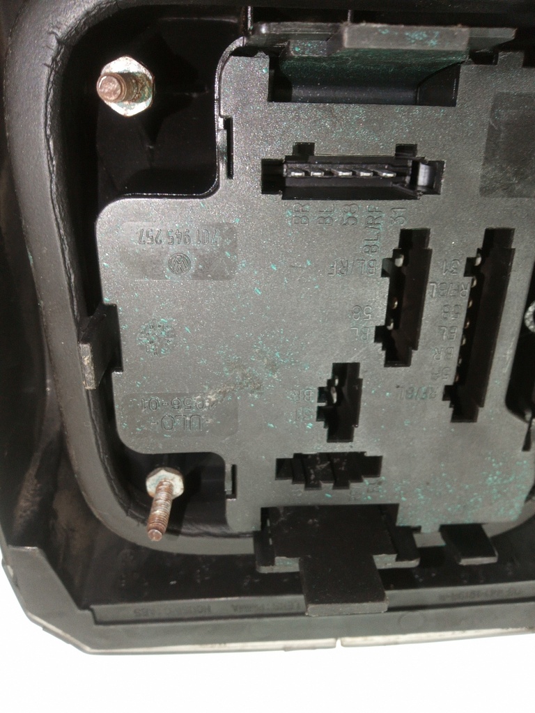 [MTD-506429] Luz trasera derecha VW Transporter T4 2.5 TDI AJT 701945257