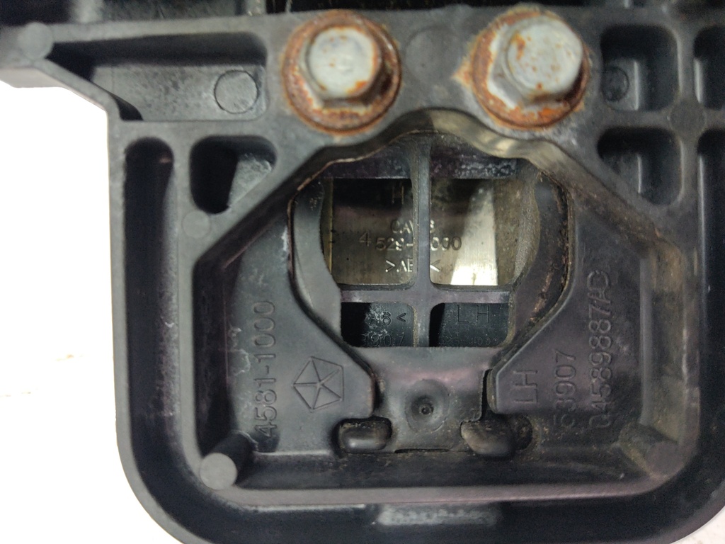 [MTD-508219] Tirador de puerta Jeep Cherokee IV WK 2007-2011 04589887AD