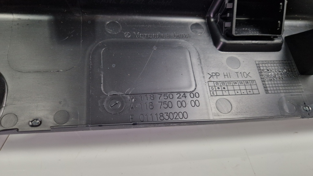 [MTD-509663] Tapa de balancines Mercedes CLA C118 1.3 M282.914