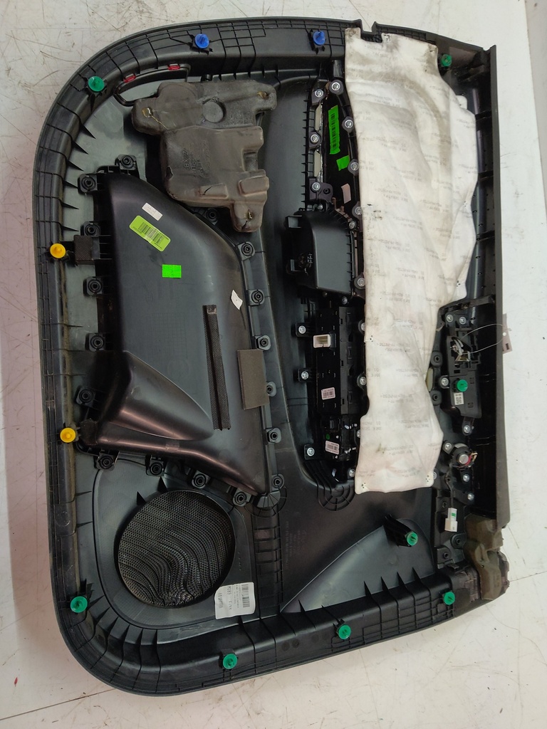 [MTD-513975] Panel de puerta delantera derecha Kia Sportage QLE GT-Line 1.7 CRDi 136 CV